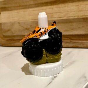 Hot Wheels 🛞 Monster Truck Good 2 Grow Topper